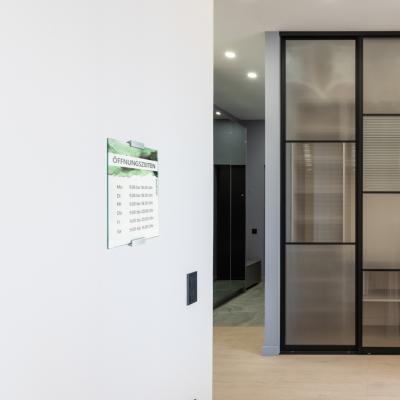 Tuerschild Vitrum A aus Glas DIN A3